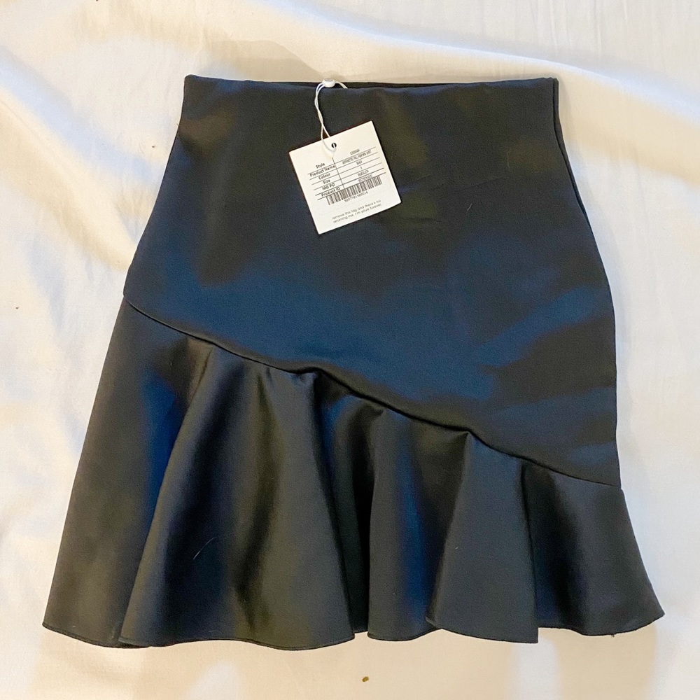 Asymmetrical frill hem skirt